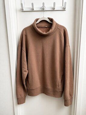 Alo YOGA Turtleneck Pullover Sweatshirt in Tan Size L